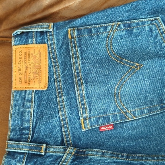 Levi's Women's Wedgie Fit Jeans - Picture 12 of 12